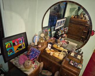 Vintage dressing make up table