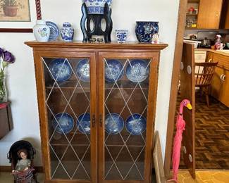 Displaqy Cabinet With Plate Groves Or Book Shelf