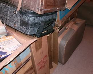 Vtg suitcases some still in boxes