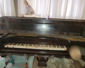 1800s square baby grand paino