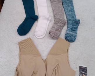 Tommie Copper (Set of 4) XL Compression Ankle Socks And Shoulder Support Comfort Bra, Large