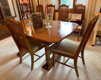 Dining room table (includes 2 leaves) and 6 chairs!