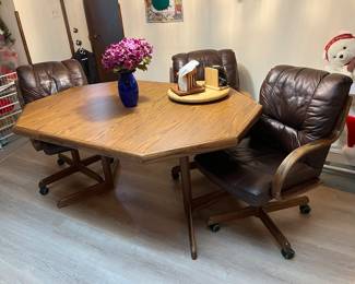Kitchen table and 3 chairs (4th chair is broken)