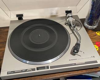 Pioneer PL-200 record player
