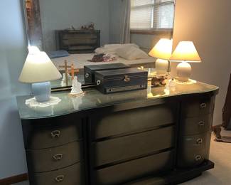 Bassett Furniture MCM dresser with mirror