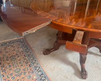 Round mahogany dining table w/5 crescent shaped leaves