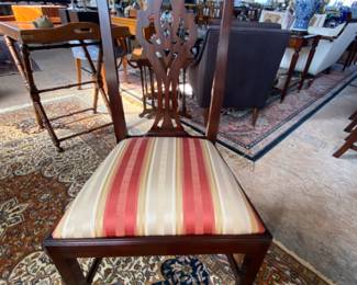Henkel Harris mahogany dining table & 8 chairs with 2 extra leaves & pads. EXCELLENT CONDITION!