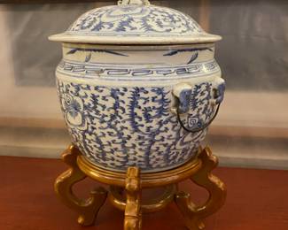 Antique Chinese porcelain blue & white jar w/foo dog finial. On teakwood stand 