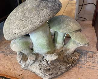 Concret mushrooms w/frog