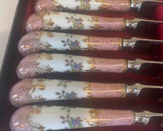 Porcelain handle knife set
