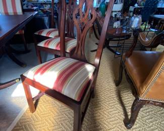 Henkel Harris mahogany dining table & 8 chairs with 2 extra leaves & pads. EXCELLENT CONDITION!