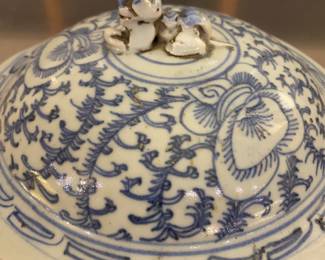 Antique Chinese porcelain blue & white jar w/foo dog finial. On teakwood stand 