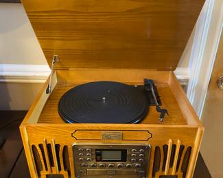 Radio, CD, turntable