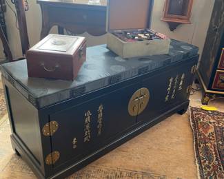 Black lacquer storage bench