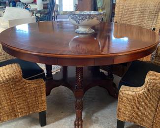 Round mahogany dining table w/5 crescent shaped leaves
