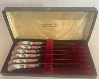 Porcelain handle knife set