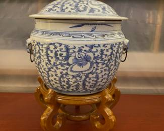 Antique Chinese porcelain blue & white jar w/foo dog finial. On teakwood stand 