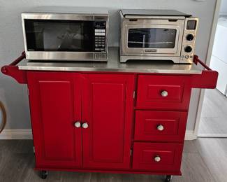 Many small kitchen appliances 