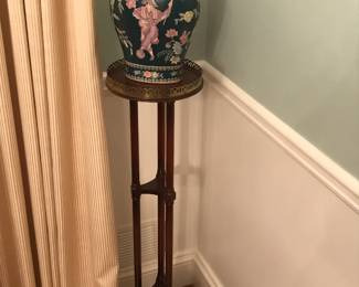 Chinese ginger jar and three leg display table