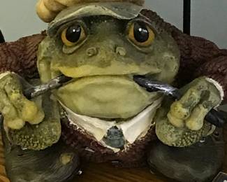 Golfing Toad Sculpture (biting golf club)