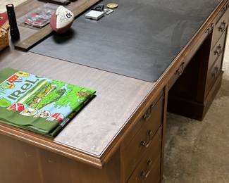 Sturdy wood office desk in great condition