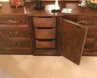 Gorgeous Bedroom Dresser w/ Tri-Fold Mirror Top