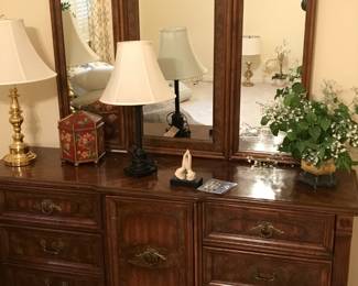 Gorgeous Bedroom Dresser w/ Tri-Fold Mirror Top