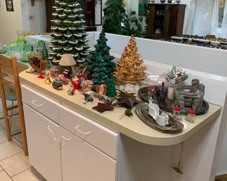 Multiple ceramic Christmas trees with removable plastic lights/pegs. The LARGE one has bird shaped pegs. Glass sets.