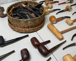 HUNDREDS of vintage Estate Tobacco Pipes