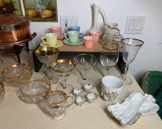 Hazel Atlas childrens tea set + porcelain double spoon rest