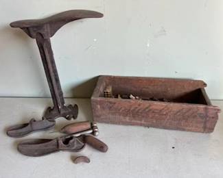 Vintage cobbler set