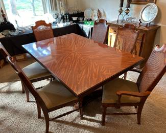 Broyhill Dining Set Table with 6 Chairs …