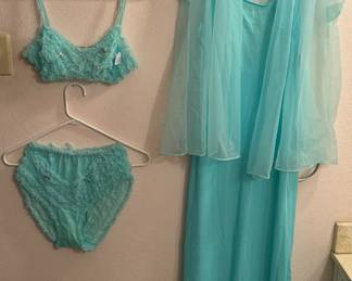 Gorgeous Teal Vintage Ruffled Lingerie 