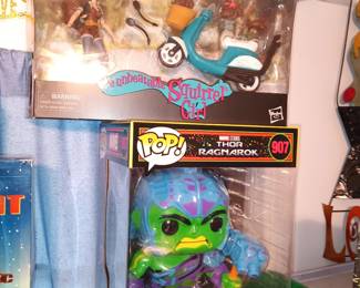 Squirrel Girls Marvel Legends, Large Hulk Pop
