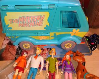 Scooby Doo and Gang with the Mystery Machine