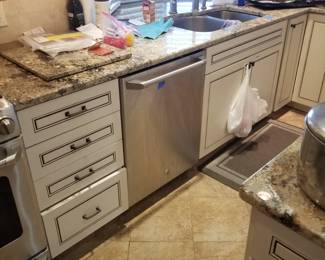 Kitchen base cabinets
