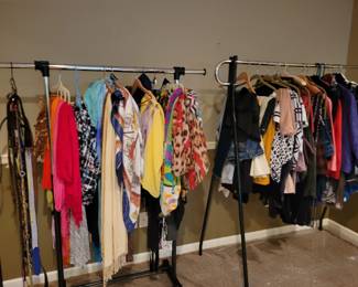 NAME BRAND-LADIES MED-XL....SOME SMALLS, NICE MEN'S SUIT, WOMENS/LADIES SHOE'S BOOTS 7 1/2 AND 8...MAYBE OTHER SIZES 