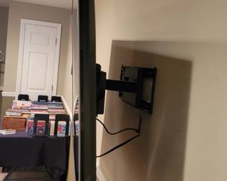 LG - 55" Class - LED - UH6150 Series - 2160p - Smart - 4K UHD TV with HDR - 2016 TV
Model:
55UH6150.....mount not for sale TV $100