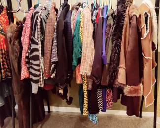 NAME BRAND-LADIES MED-XL....SOME SMALLS, NICE MEN'S SUIT, WOMENS/LADIES SHOE'S BOOTS 7 1/2 AND 8...MAYBE OTHER SIZES 