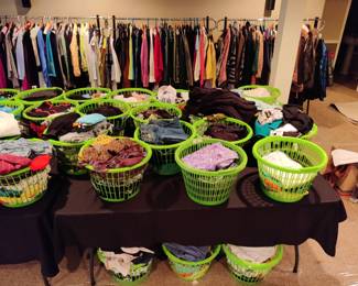 NAME BRAND-LADIES MED-XL....SOME SMALLS, NICE MEN'S SUIT, WOMENS/LADIES SHOE'S BOOTS 7 1/2 AND 8...MAYBE OTHER SIZES 