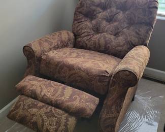 LOVESEAT $90, TWO MATCHING CHAIRS(ONE RECLINES) $60 RECLINER & $40 CHAIR