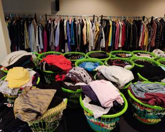 NAME BRAND-LADIES MED-XL....SOME SMALLS, NICE MEN'S SUIT, WOMENS/LADIES SHOE'S BOOTS 7 1/2 AND 8...MAYBE OTHER SIZES 