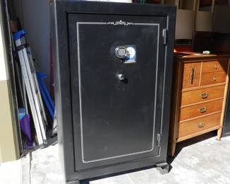Large Gun Safe w/Electronic Lock