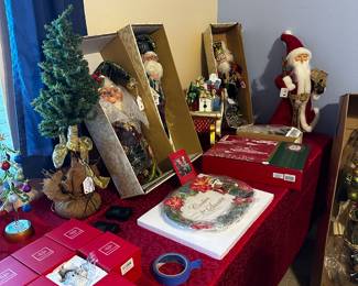 BEAUTIFUL CHRISTMAS DECOR, MOST NEW!!