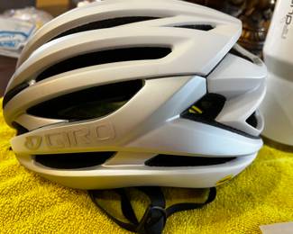 Syntax MIPS Giro helmet