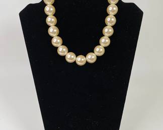 Faux Pearl Collar Necklace
