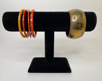 Vintage Fashion Bangles: Melamine (4) And Hammered Brass
