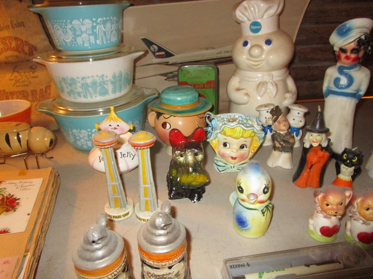 Pyrex , World's Fair, Holt Howard, Chalkware....