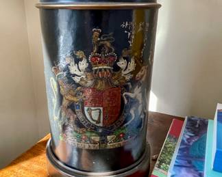Fantastic lamp with British arms