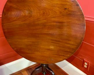 Mahogany, American mid-late 19th century. Measurements: 29" H x 33" Dia. What a beautiful tea table, it appears to be one board, amazing antique. 